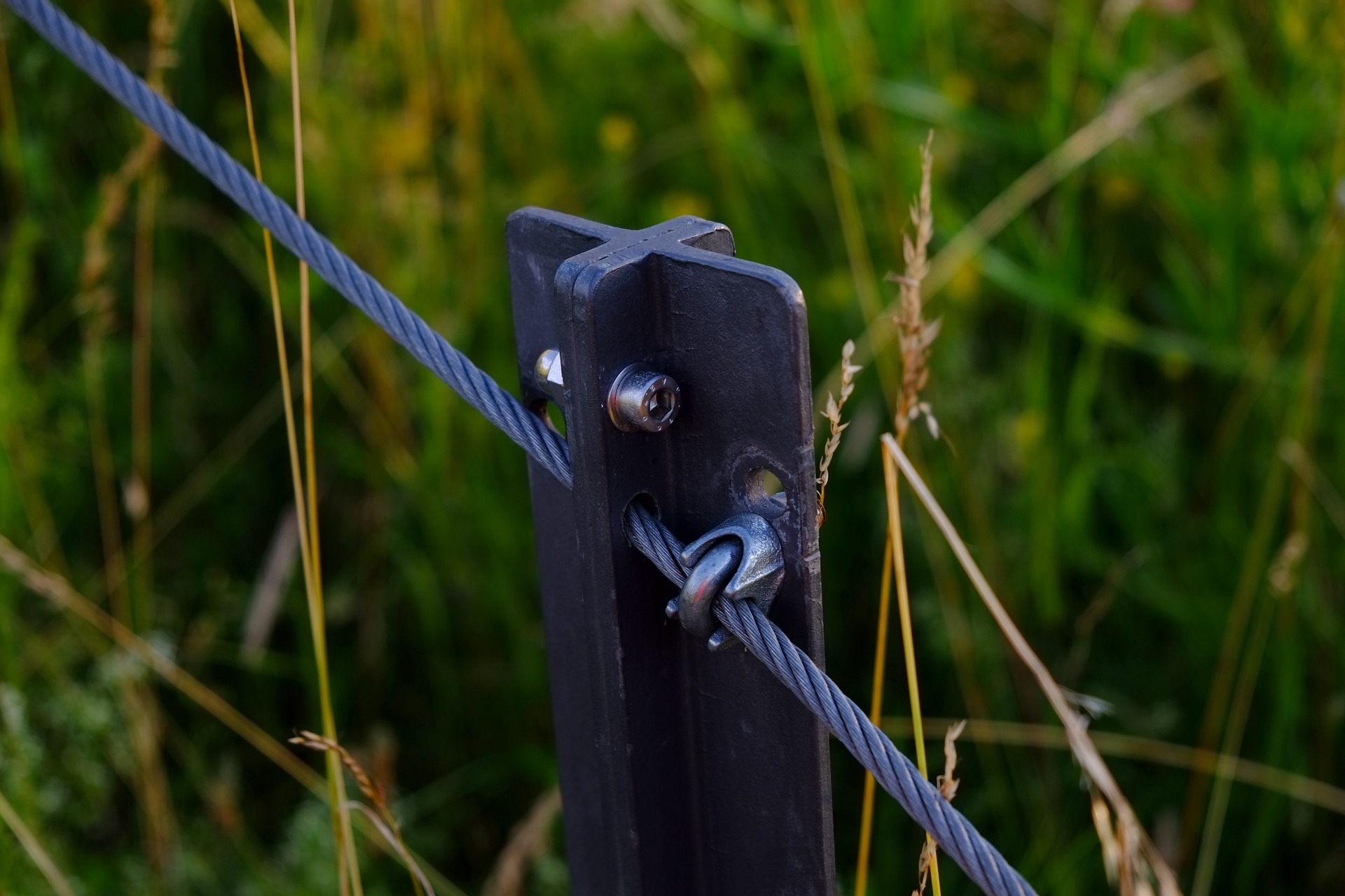 metal fence post with metal guide wire